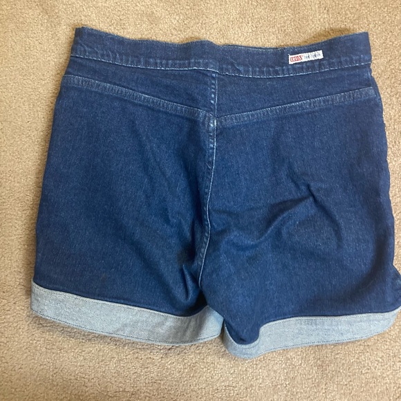 Levi’s shorts - Picture 2 of 2